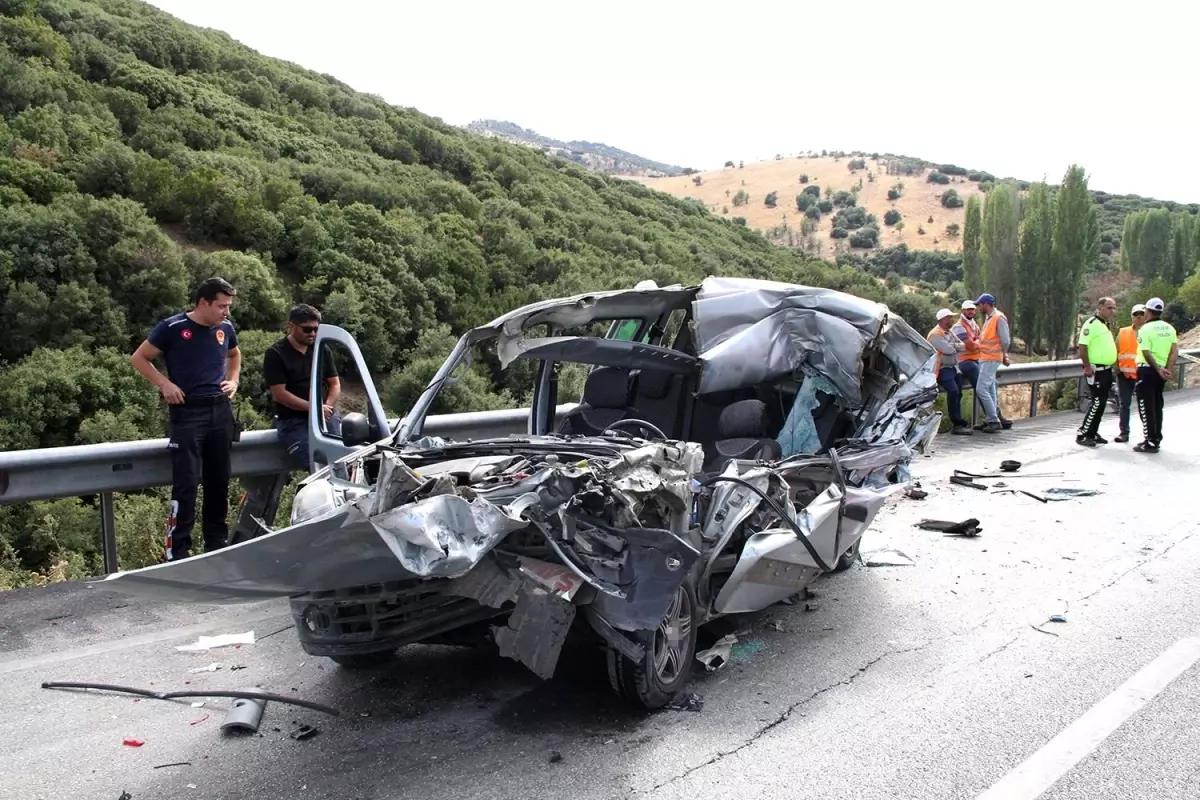 Kula’da Trafik Kazası: 1 Ölü, 1 Yaralı