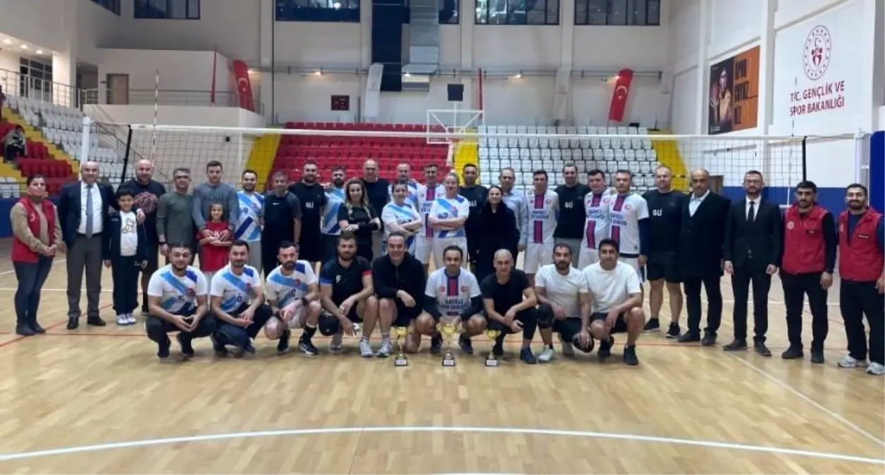 Tavşanlı’da Voleybol Şampiyonu Emniyet