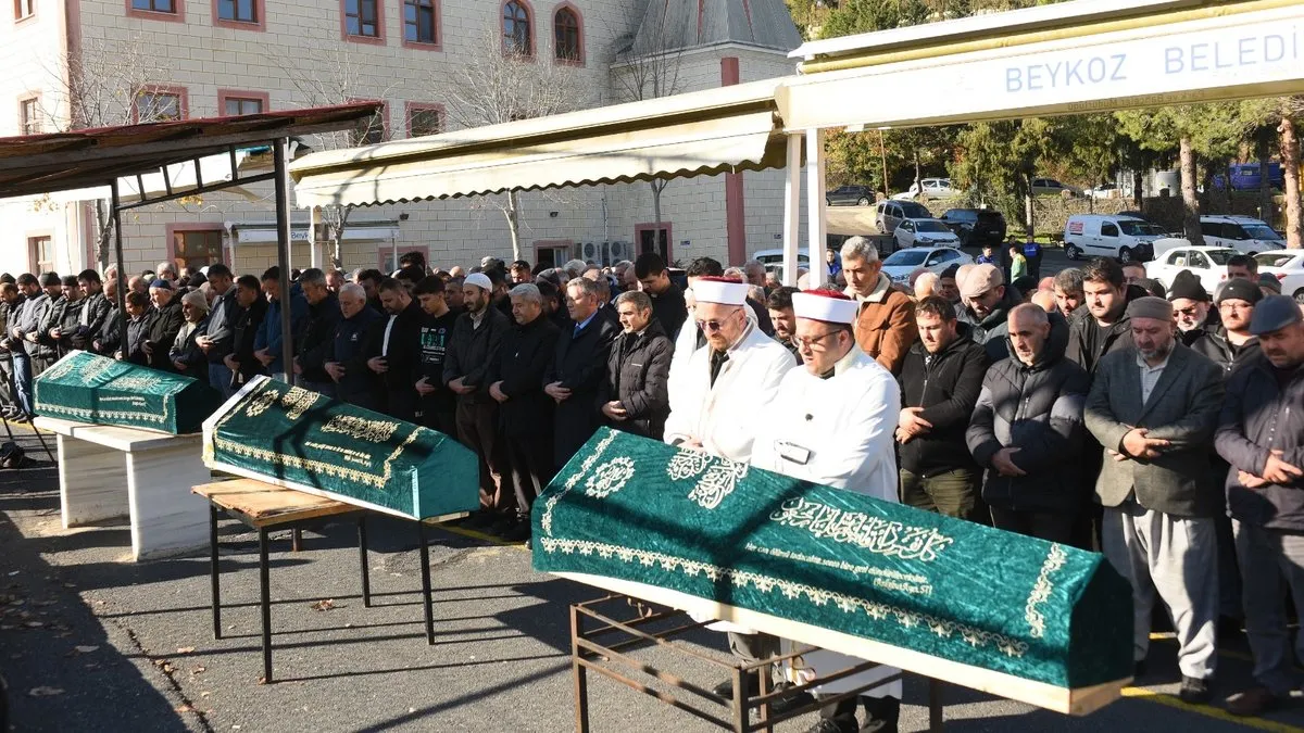 Uyuşturucu bağımlısı Bahtiyar Aladağ’ın katlettiği eşi, oğlu ve kayınvalidesi toprağa verildi